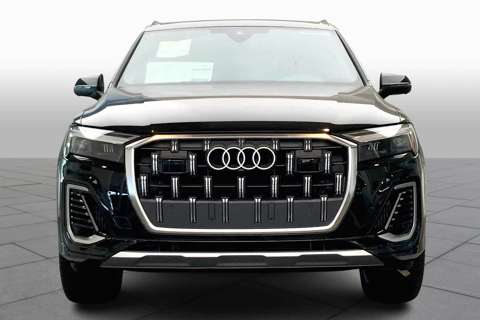 2025 Audi Q7 55 Premium Plus photo 3