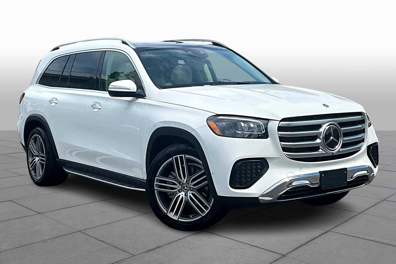 2025 Mercedes Benz GLS 450 4MATIC photo 2