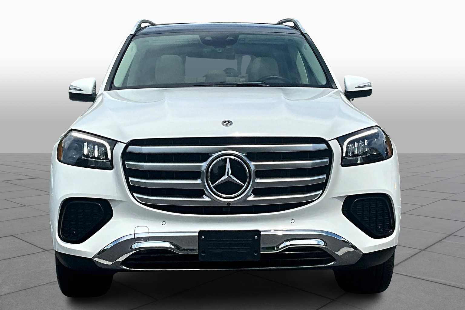 2025 Mercedes Benz GLS 450 4MATIC photo 3