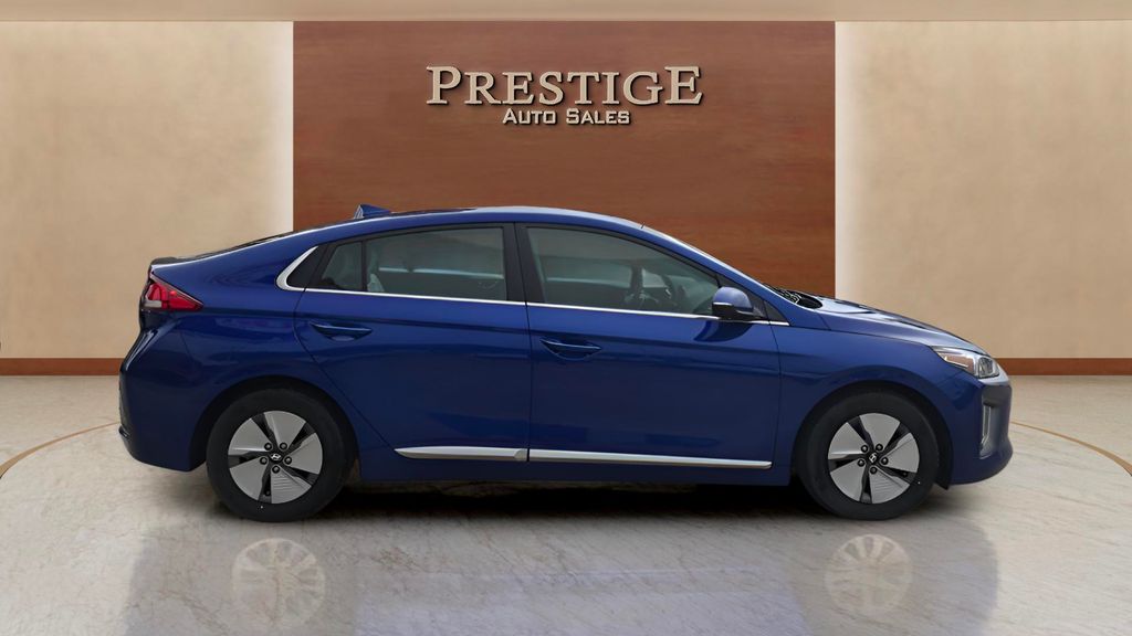 2022 Hyundai Ioniq SE