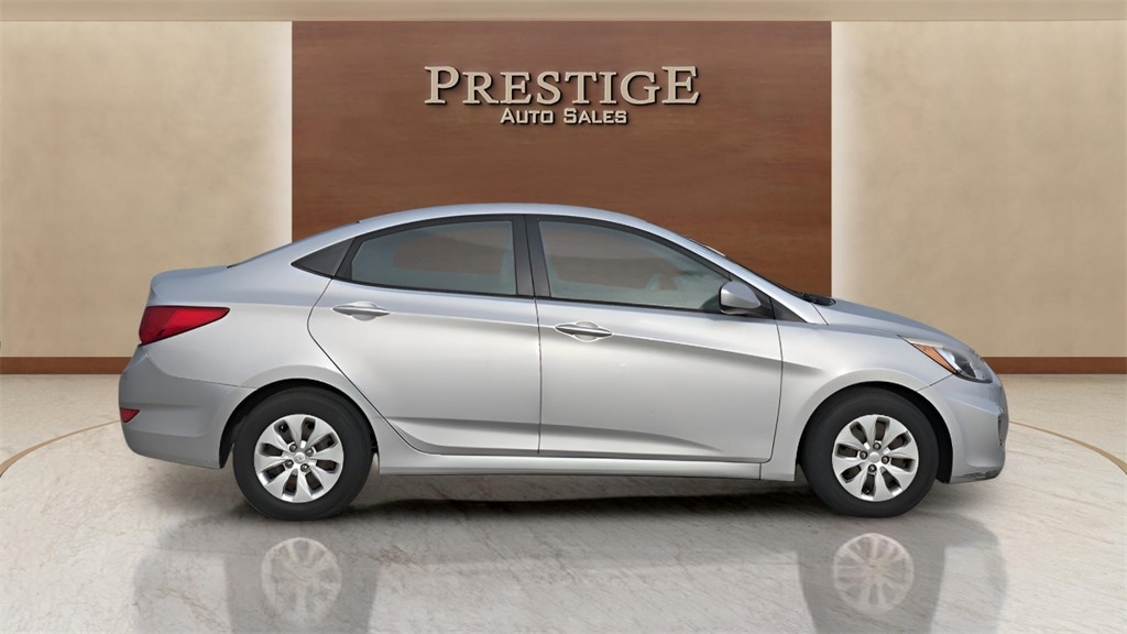 2016 Hyundai Accent SE's photo