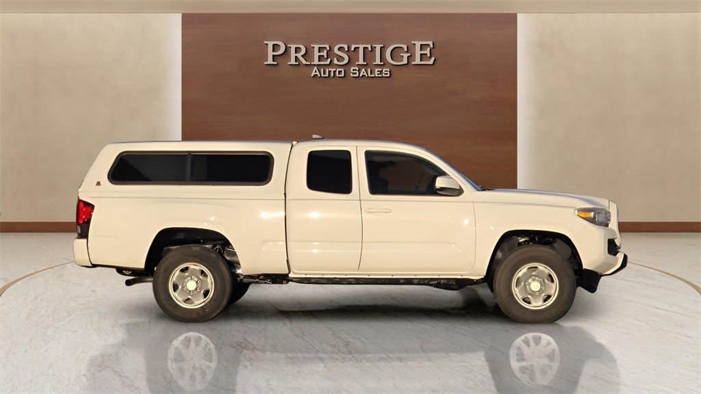 2019 Toyota Tacoma SR's photo