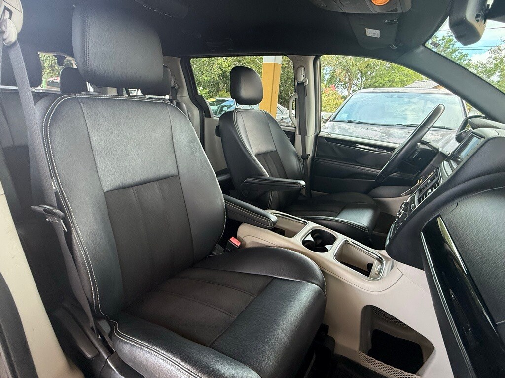 2019 Dodge Grand Caravan SXT photo 2