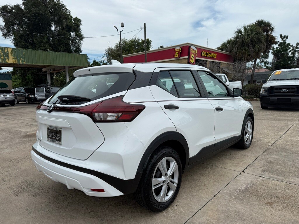 2021 Nissan Kicks S photo 2