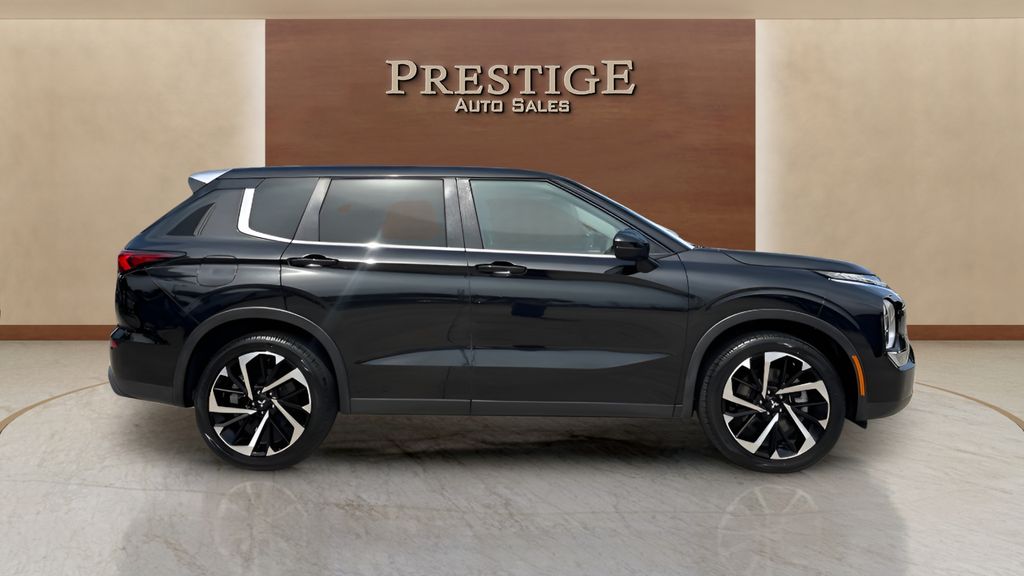 2022 Mitsubishi Outlander ES