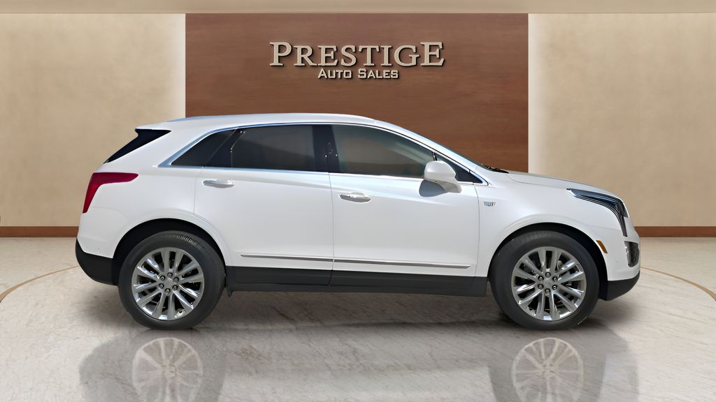 2017 Cadillac XT5 AWD Platinum's photo