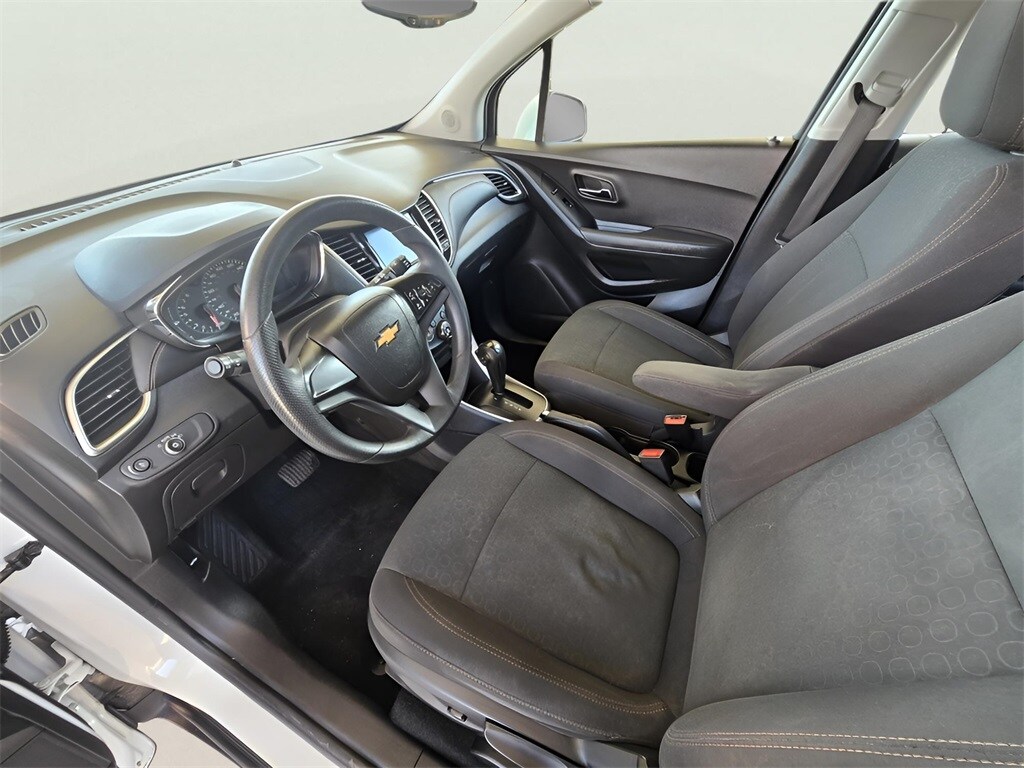 2014 Chevrolet Traverse LS photo 3