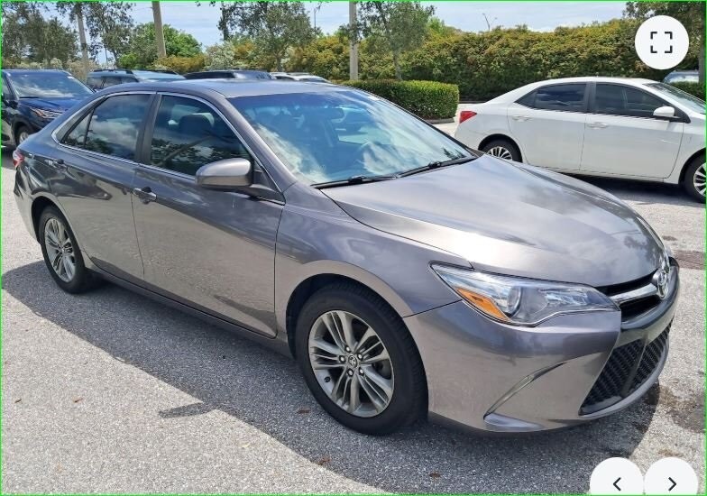2016 Toyota Camry SE photo 3
