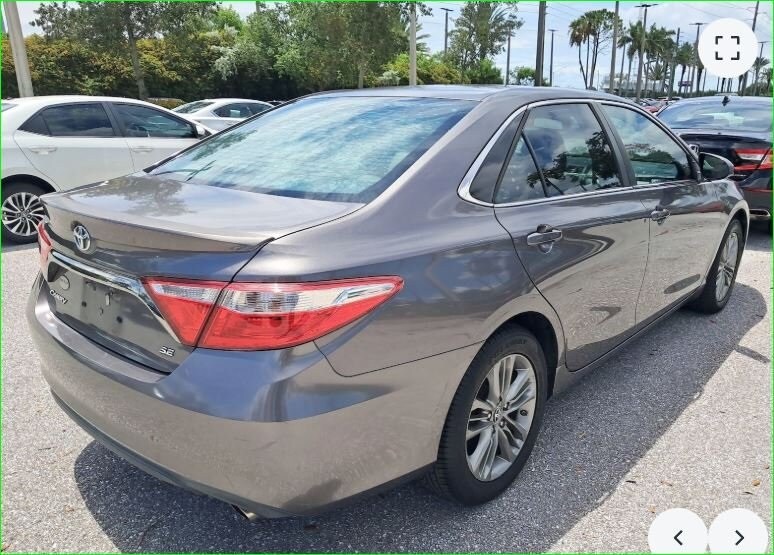 2016 Toyota Camry SE photo 2