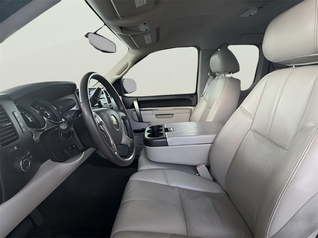 2011 Chevrolet Silverado 1500 LT photo 4
