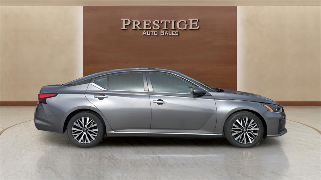 2023 Nissan Altima SV's photo