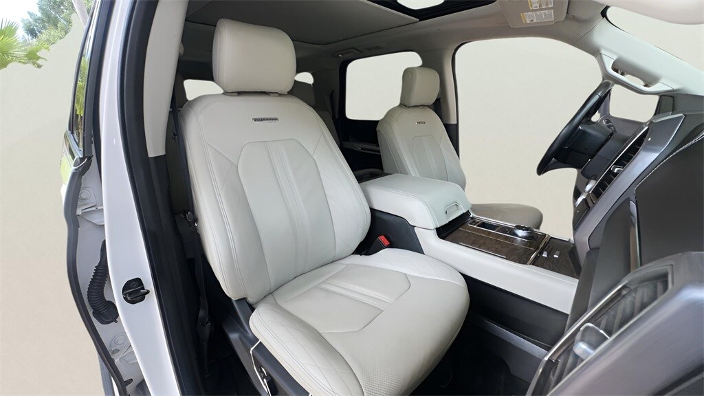 2018 Ford Expedition MAX Platinum photo 3