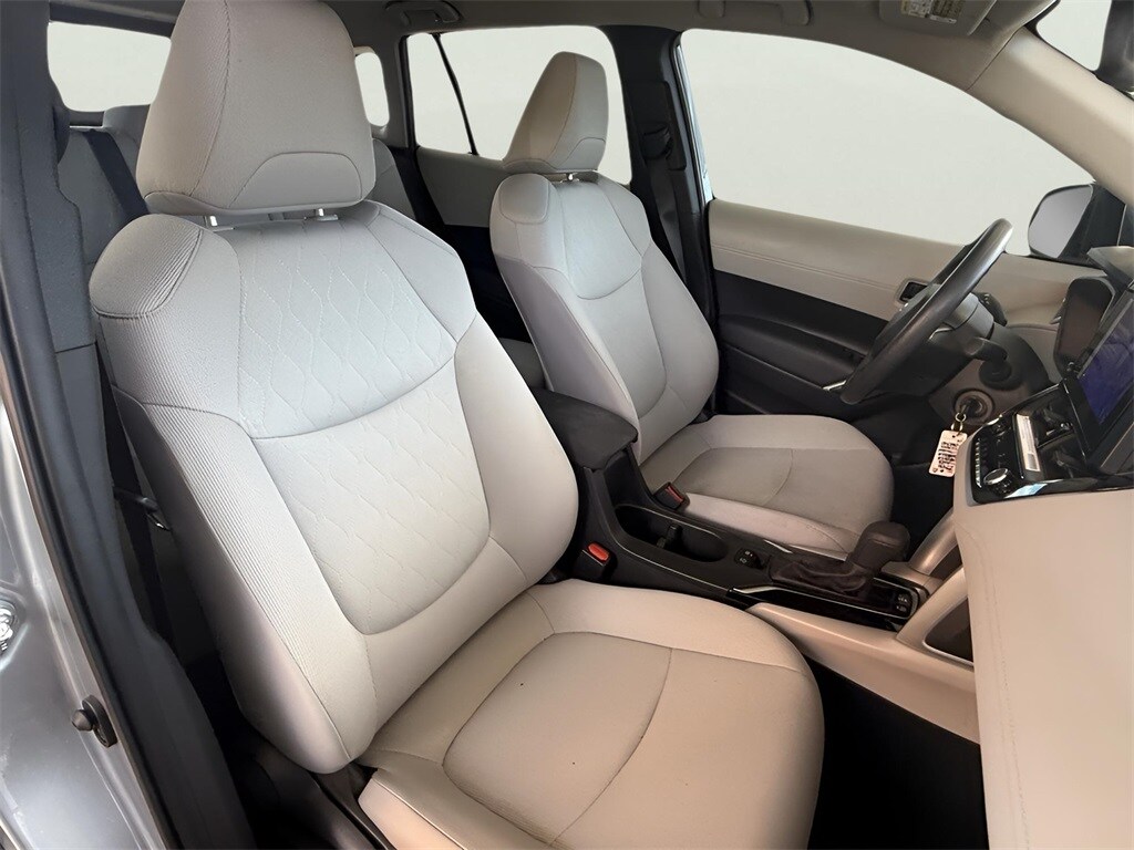 2023 Toyota Corolla Cross L photo 3