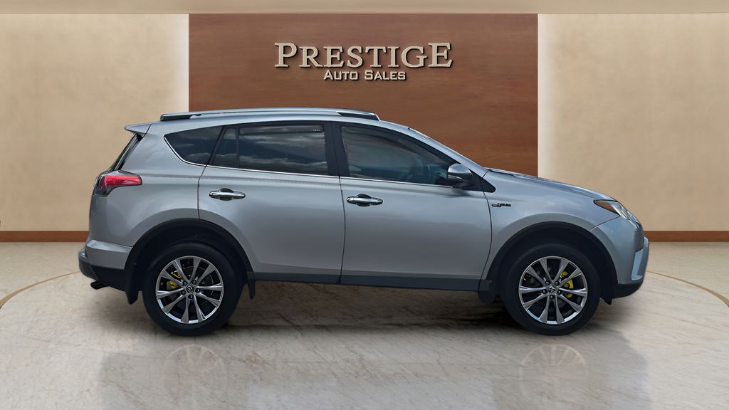 2017 Toyota RAV4 Limited's photo