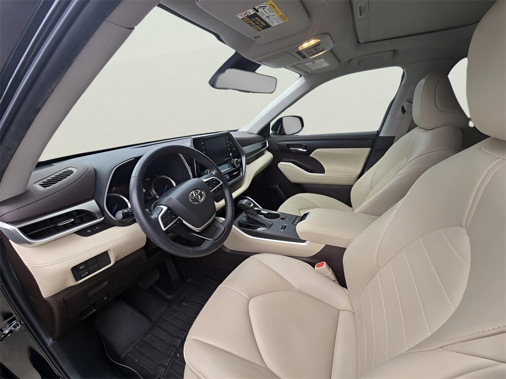 2022 Toyota Highlander Hybrid XLE photo 3