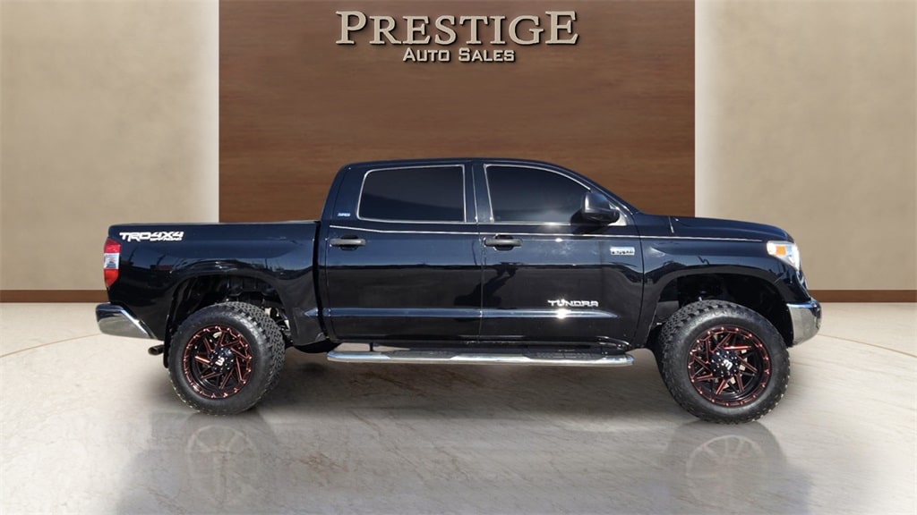 2017 Toyota Tundra SR5's photo