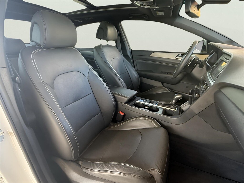 2017 Hyundai Sonata Limited photo 3