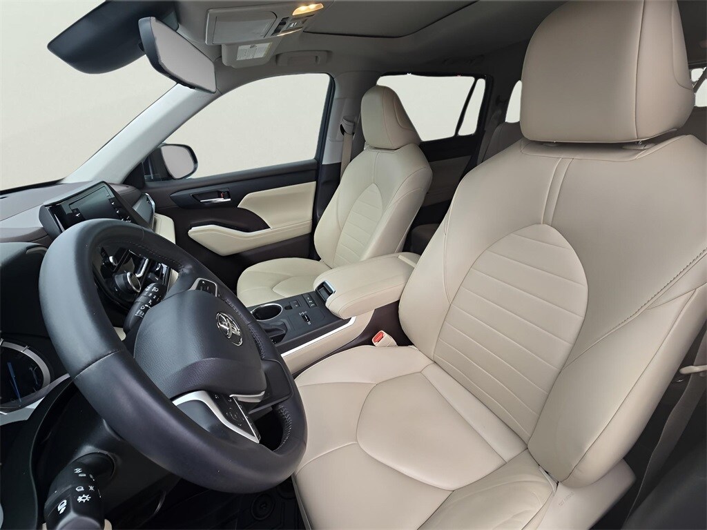 2022 Toyota Highlander Hybrid XLE photo 4