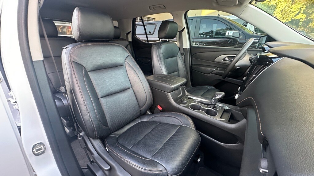 2021 Chevrolet Traverse LS photo 2