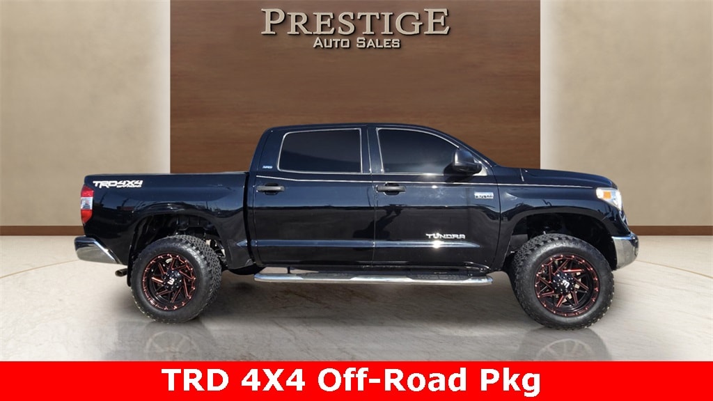 2017 Toyota Tundra SR5's photo