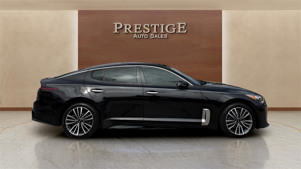 2019 Kia Stinger Premium's photo