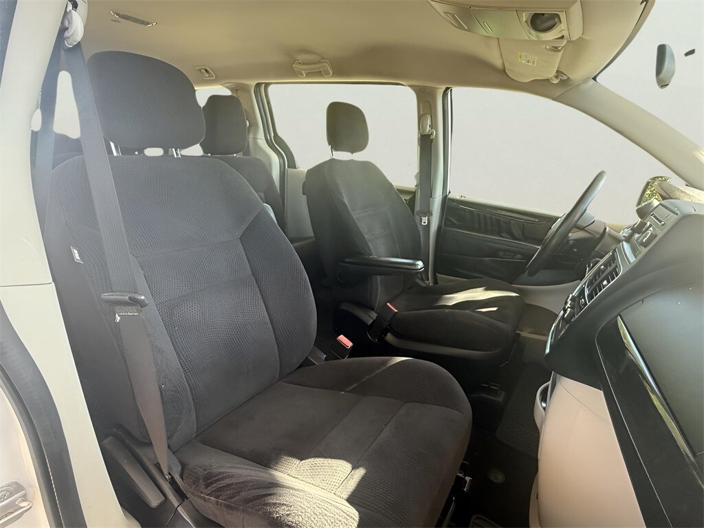 2014 Dodge Grand Caravan SE photo 2