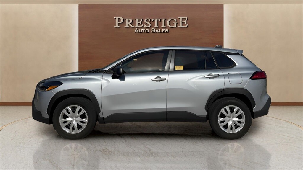 2023 Toyota Corolla Cross L photo 2