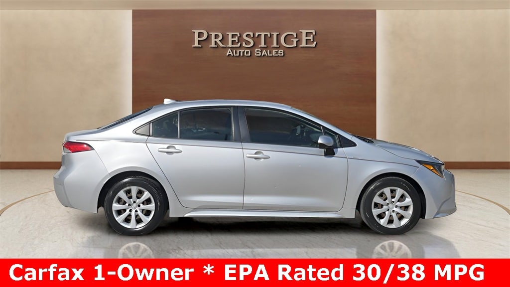 2022 Toyota Corolla LE's photo