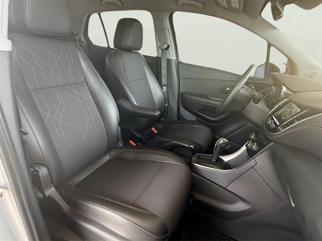 2019 Chevrolet Trax LT photo 2