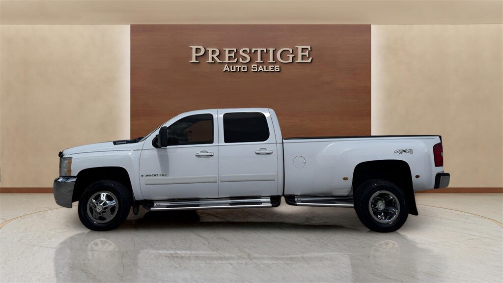 2008 Chevrolet Silverado 3500HD LTZ photo 2