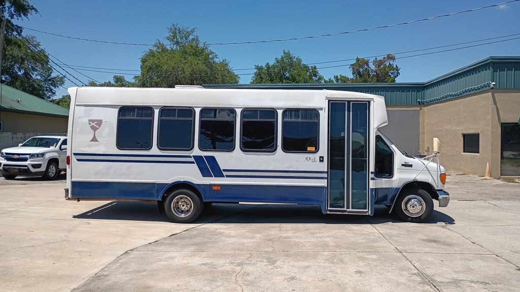 Used 2003 Ford E-450 Cutaway Standard Cab/Chassis