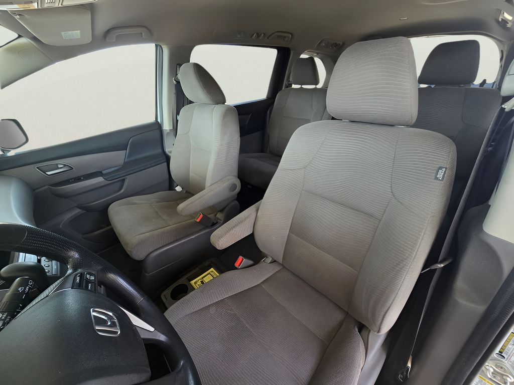 2013 Honda Odyssey LX - Photo 16