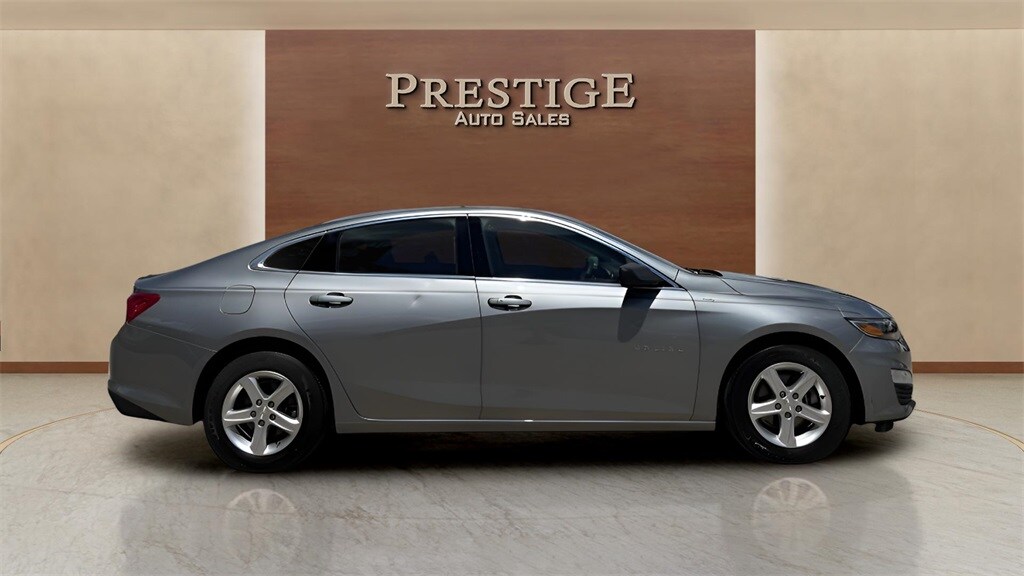 2023 Chevrolet Malibu LS photo 2
