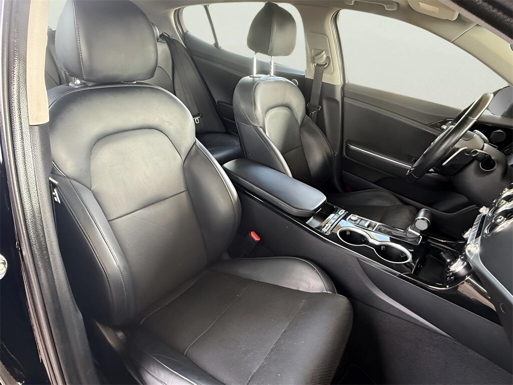 2019 Kia Stinger Premium photo 3