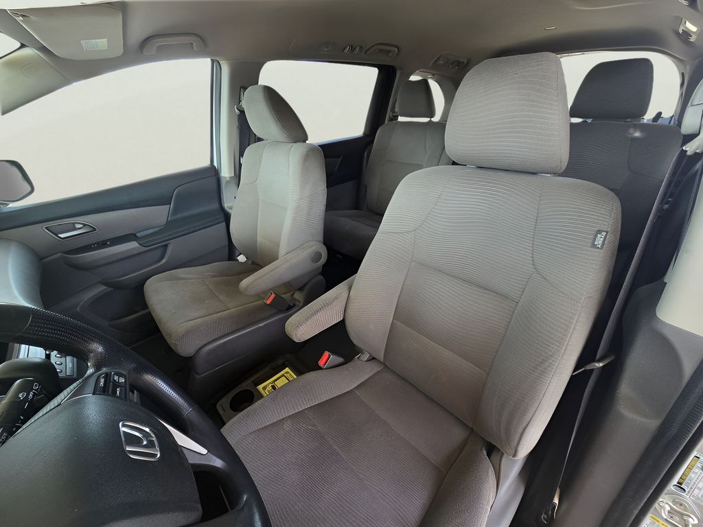 2013 Honda Odyssey LX's photo