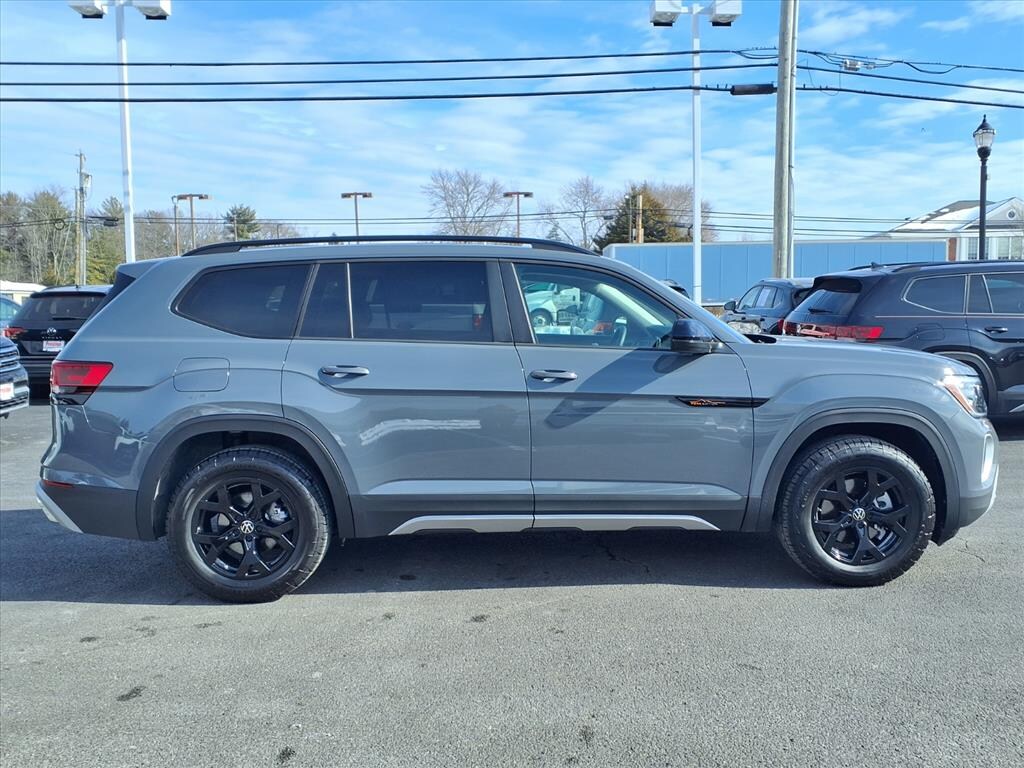 Certified 2025 Volkswagen Atlas 2.0T Peak Edition SUV