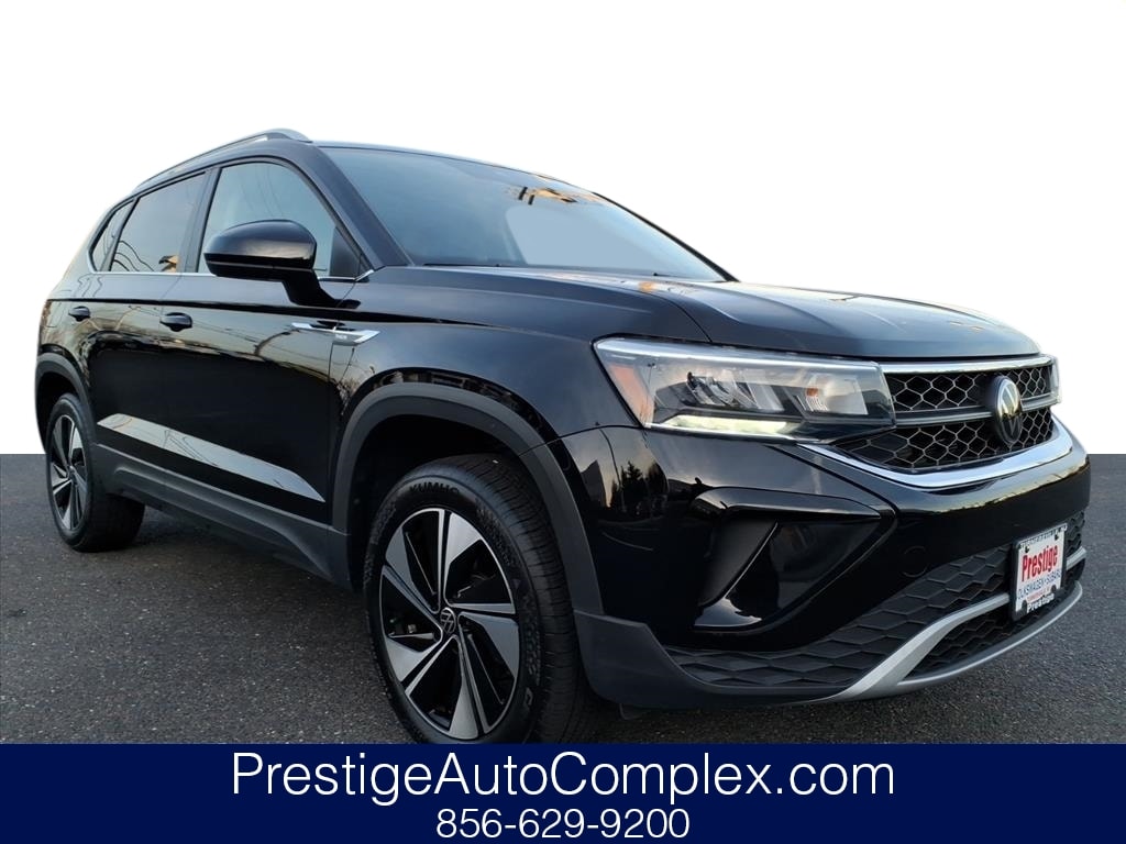 2024 Volkswagen Taos SE's photo