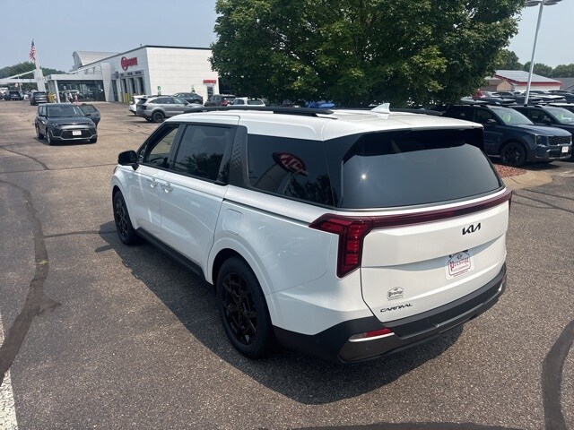 2026 Kia Carnival SX photo 3