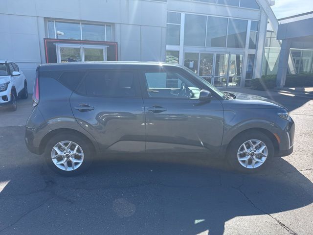2023 Kia Soul 2.0L LX IVT's photo