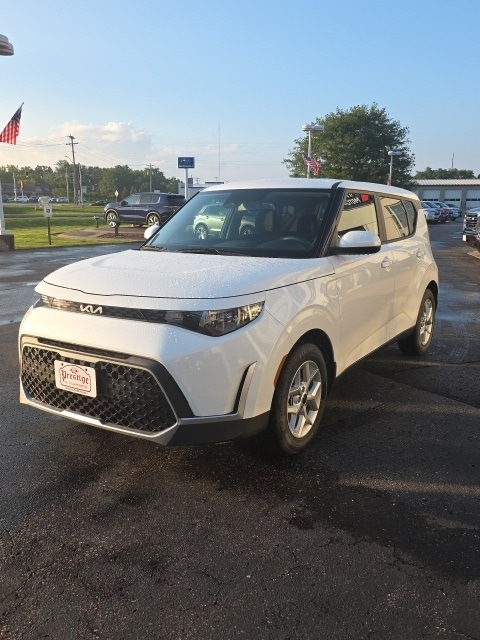 2025 Kia Soul LX's photo
