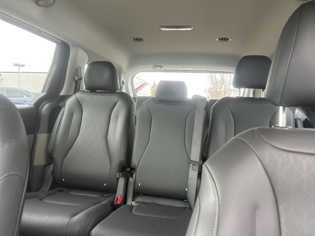 2026 Kia Carnival LXS - Photo 17