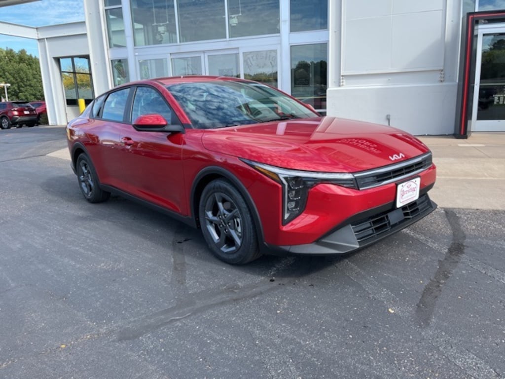New 2025 Kia K4 LXS Sedan
