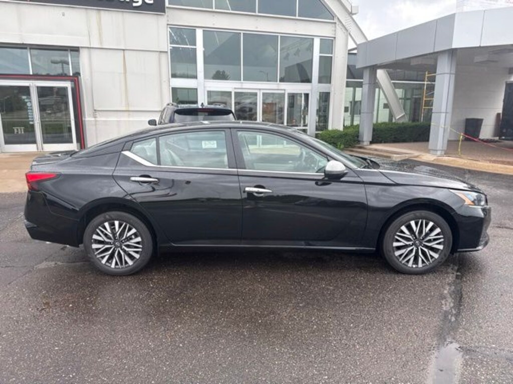 Used 2025 Nissan Altima 2.5 SV Sedan