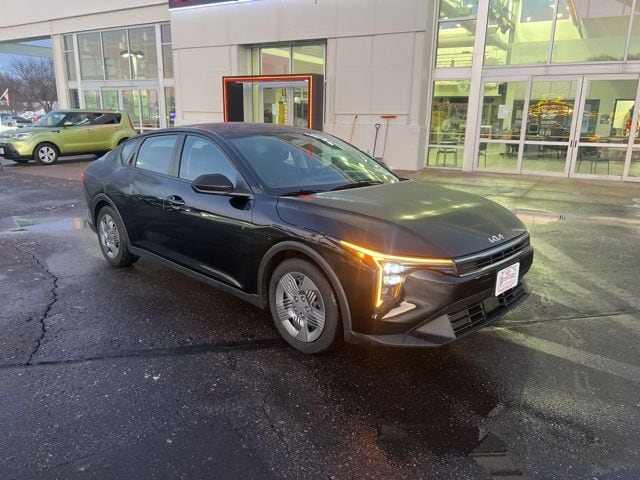2025 Kia K4 LX's photo