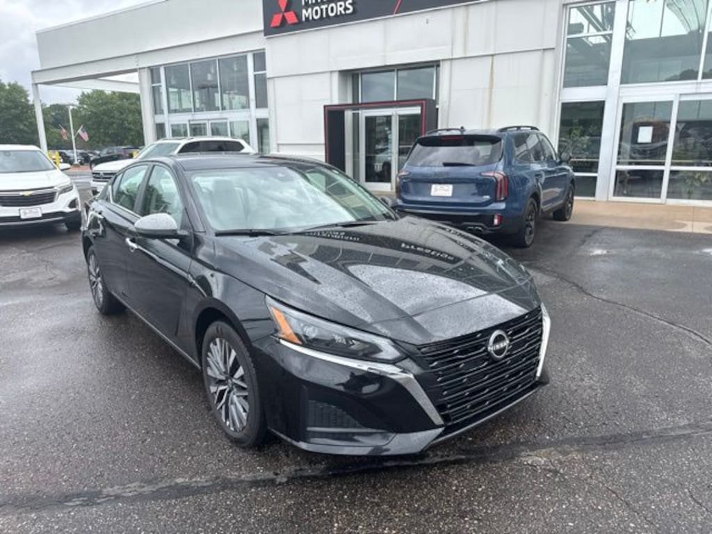Used 2025 Nissan Altima 2.5 SV Sedan