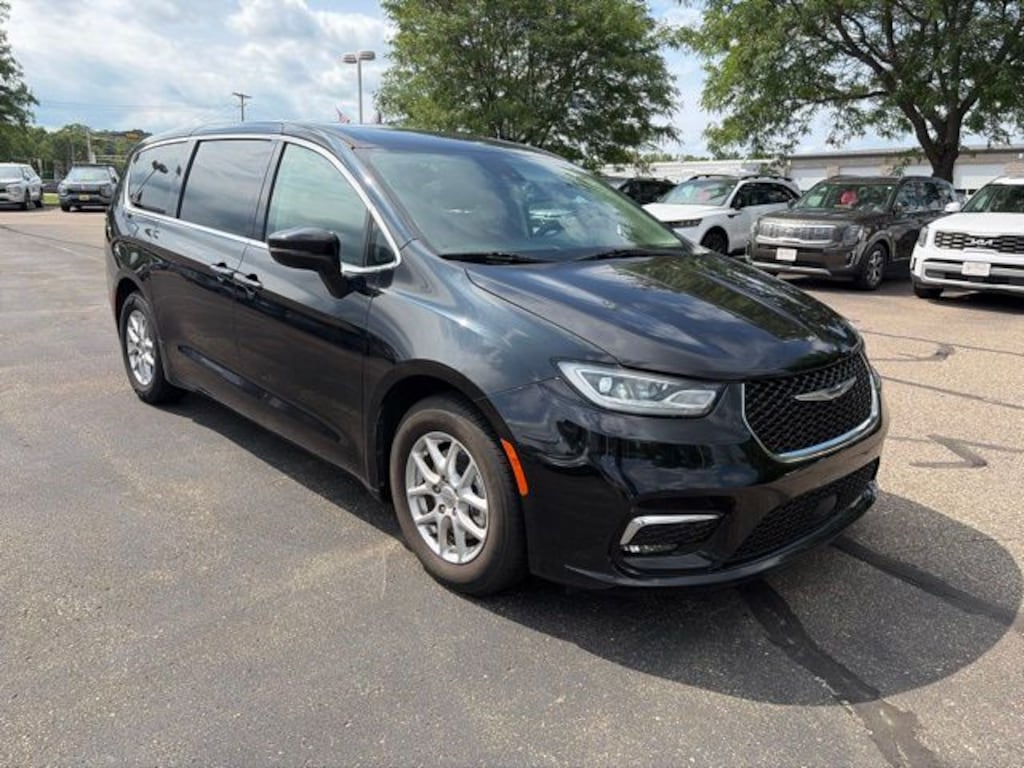 Used 2023 Chrysler Pacifica Touring L Van Passenger Van