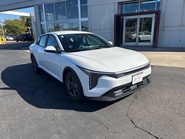 2025 Kia K4 LXS's photo