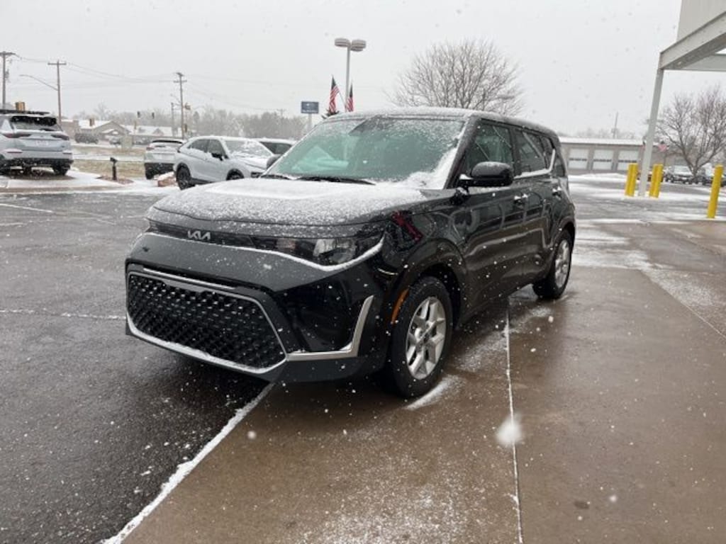 Used 2025 Kia Soul LX Hatchback