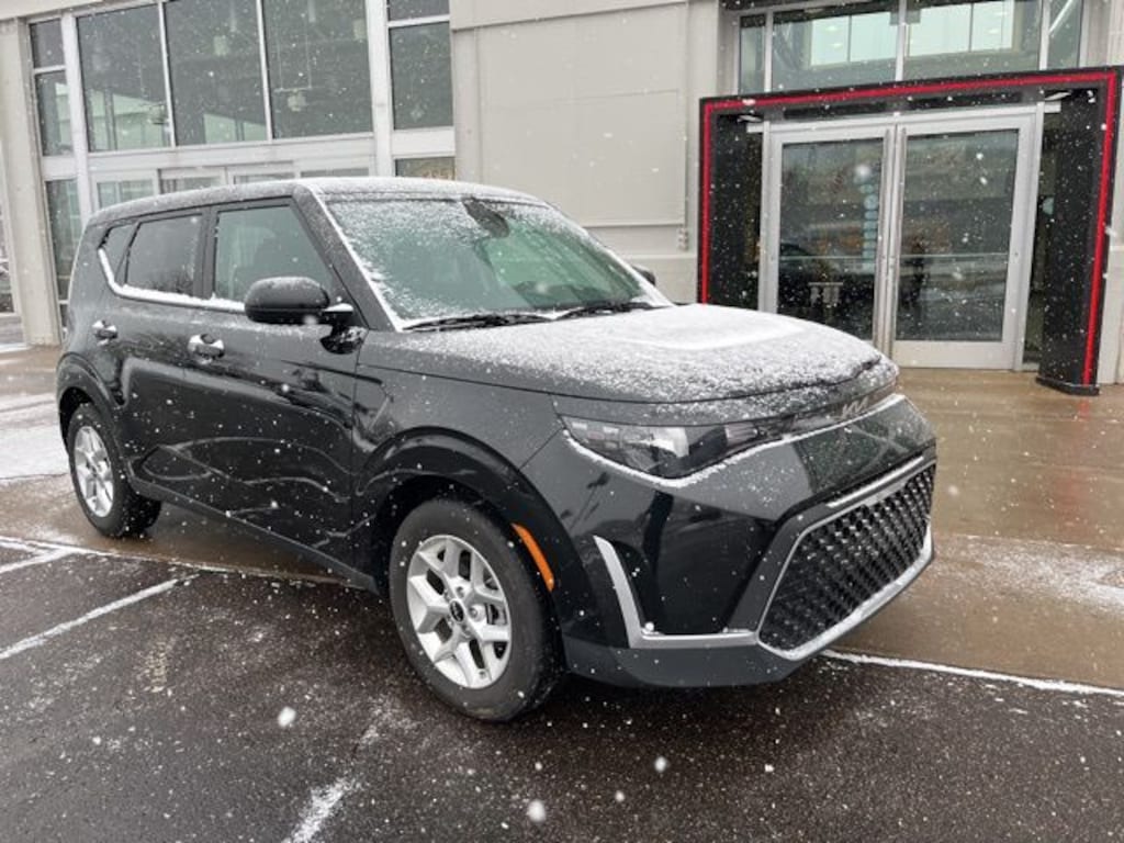 Used 2025 Kia Soul LX Hatchback