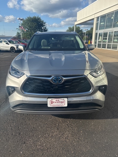 2023 Toyota Highlander Hybrid Platinum